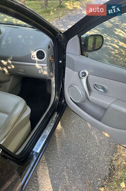 Хэтчбек Renault Clio 2011 в 