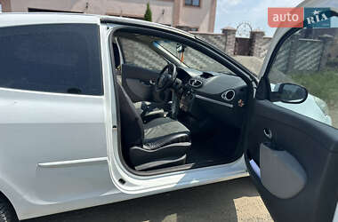 Хэтчбек Renault Clio 2012 в 