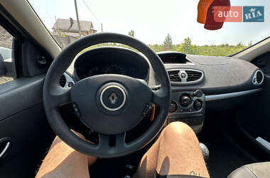 Хэтчбек Renault Clio 2012 в 