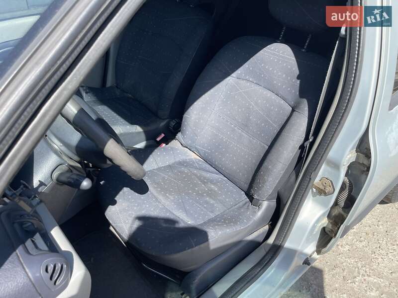 Хэтчбек Renault Clio 2003 в Киеве