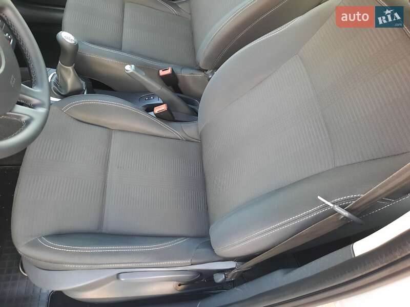 Универсал Renault Clio 2009 в Ровно фото 27 Универсал Renault Clio 2009 в Ровно
