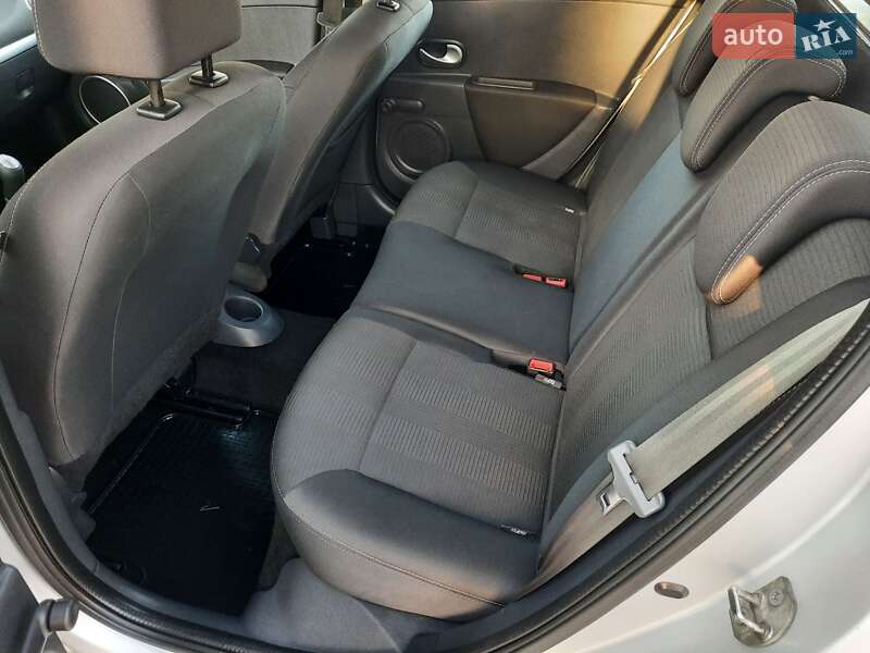 Универсал Renault Clio 2009 в Ровно фото 29 Универсал Renault Clio 2009 в Ровно