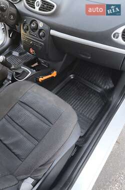 Хэтчбек Renault Clio 2012 в 