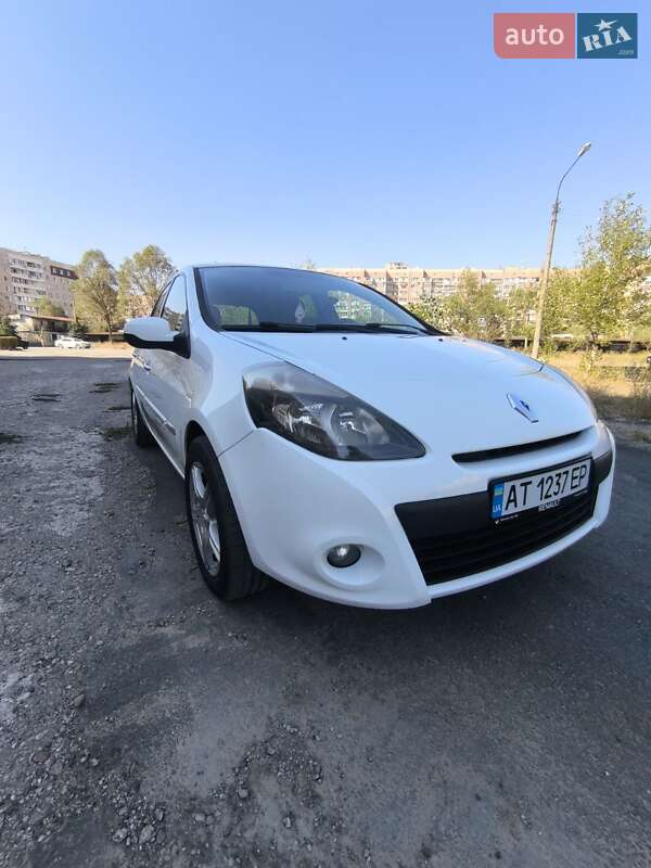 Хэтчбек Renault Clio 2012 в 