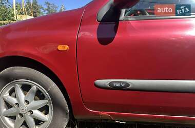 Хэтчбек Renault Clio 2001 в 