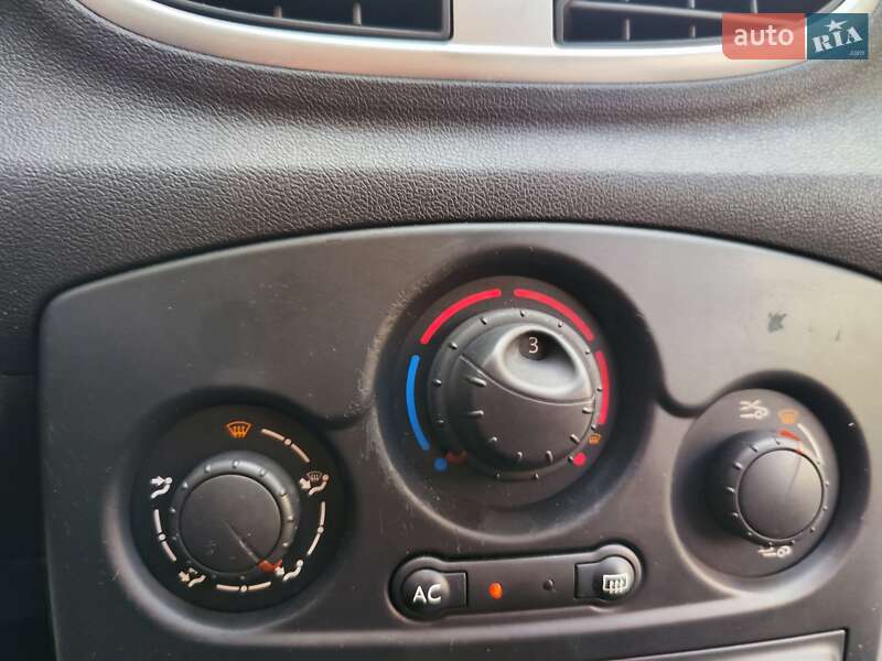 Хэтчбек Renault Clio 2011 в Львове