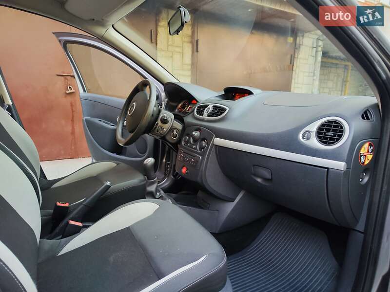 Хэтчбек Renault Clio 2011 в Львове