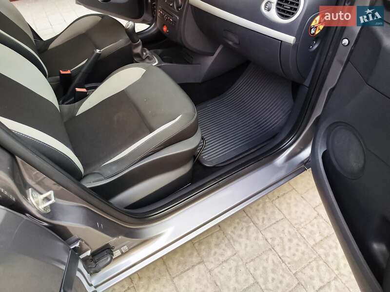 Хэтчбек Renault Clio 2011 в Львове