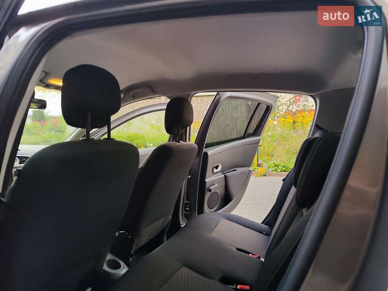 Хэтчбек Renault Clio 2011 в Львове