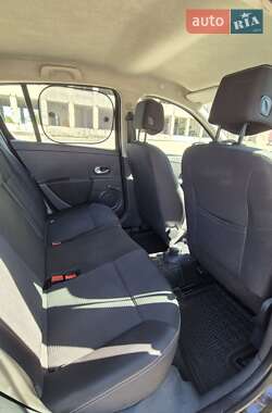 Хэтчбек Renault Clio 2009 в 