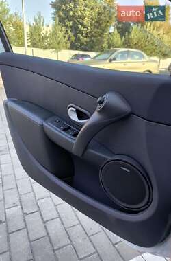 Хэтчбек Renault Clio 2011 в 