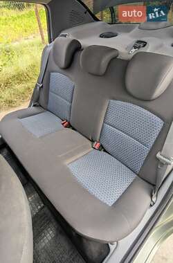 Седан Renault Clio 2006 в 