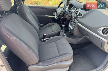 Хэтчбек Renault Clio 2010 в 