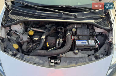 Хэтчбек Renault Clio 2010 в 