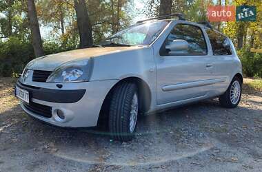Хэтчбек Renault Clio 2004 в 