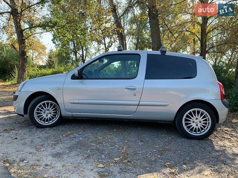 Хэтчбек Renault Clio 2004 в Киеве фото 6 Хэтчбек Renault Clio 2004 в Киеве