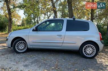 Хэтчбек Renault Clio 2004 в 