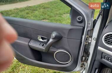 Хетчбек Renault Clio 2006 в 