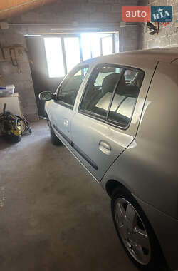 Хэтчбек Renault Clio 2004 в 