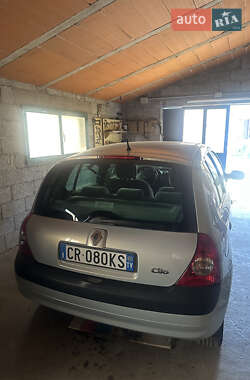 Хэтчбек Renault Clio 2004 в 