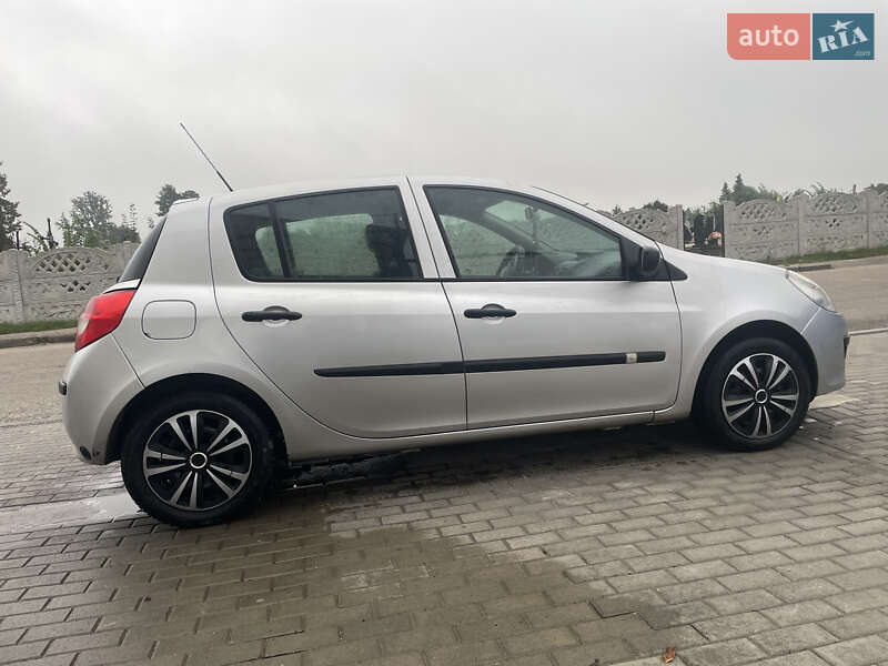 Хэтчбек Renault Clio 2008 в Жовкве
