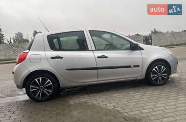 Хетчбек Renault Clio 2008 в 
