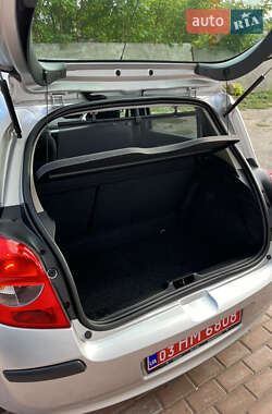 Хетчбек Renault Clio 2006 в 
