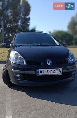Хэтчбек Renault Clio 2006 в 