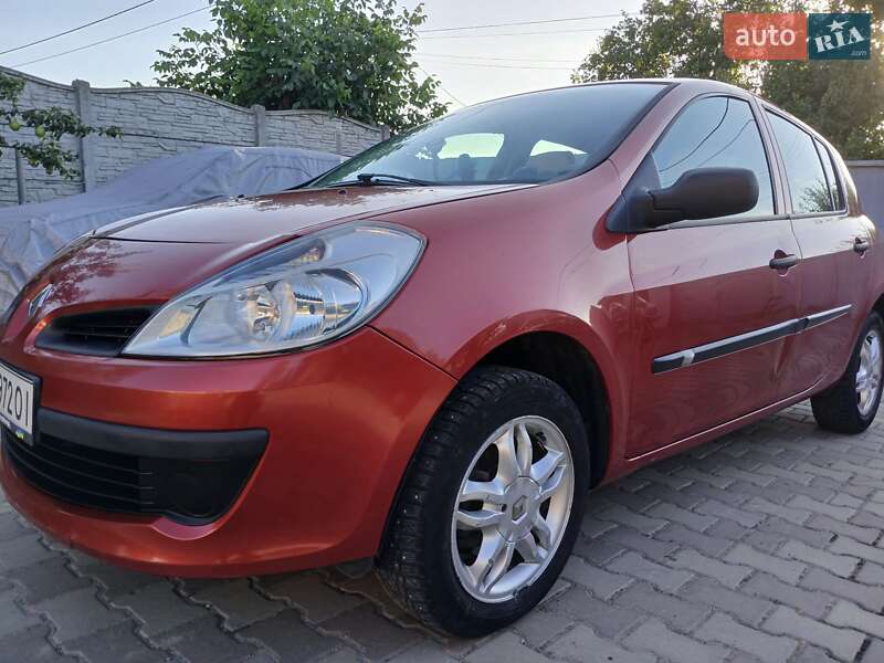 Хэтчбек Renault Clio 2006 в Днепре