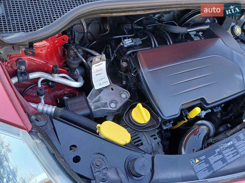 Хэтчбек Renault Clio 2006 в Днепре