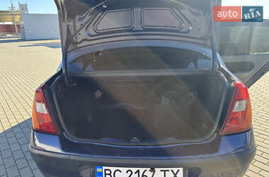 Хетчбек Renault Clio 2003 в 