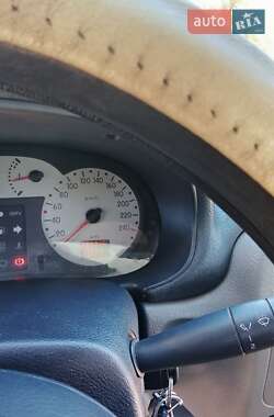 Хэтчбек Renault Clio 2001 в 