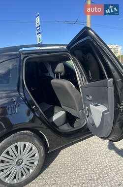 Хэтчбек Renault Clio 2012 в 