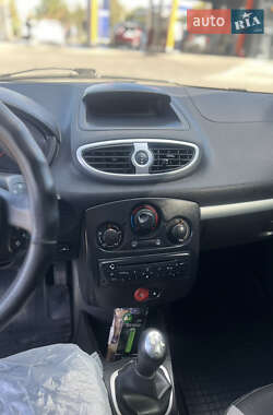 Хэтчбек Renault Clio 2012 в 