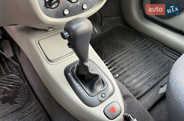 Седан Renault Clio 2006 в 