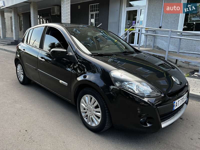 Хэтчбек Renault Clio 2011 в 