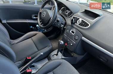 Хэтчбек Renault Clio 2011 в 