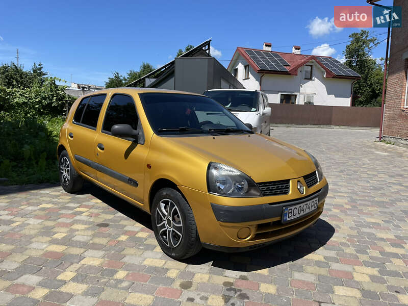 Хэтчбек Renault Clio 2002 в 