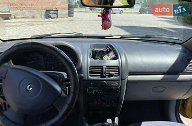 Хэтчбек Renault Clio 2002 в 