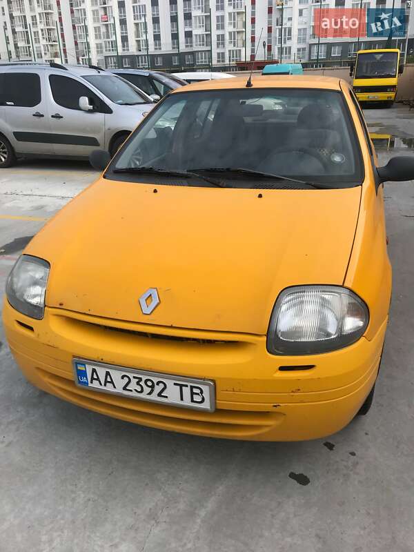 Хэтчбек Renault Clio 2001 в 