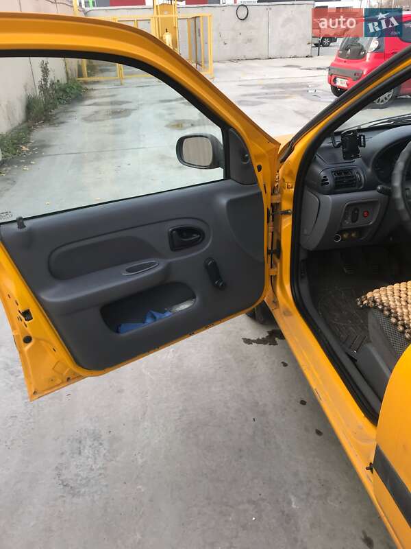 Хэтчбек Renault Clio 2001 в Киеве