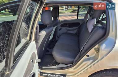 Седан Renault Clio 2006 в 