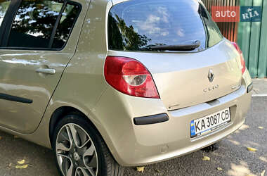 Хэтчбек Renault Clio 2007 в 