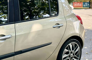 Хэтчбек Renault Clio 2007 в 