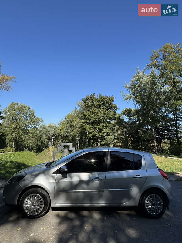 Хэтчбек Renault Clio 2011 в Киеве