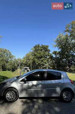 Хетчбек Renault Clio 2011 в 