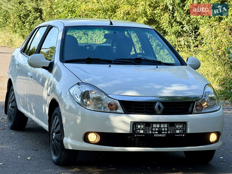 Седан Renault Clio 2012 в Ровно