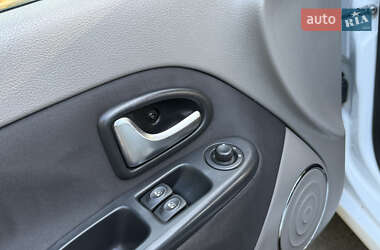 Седан Renault Clio 2012 в 