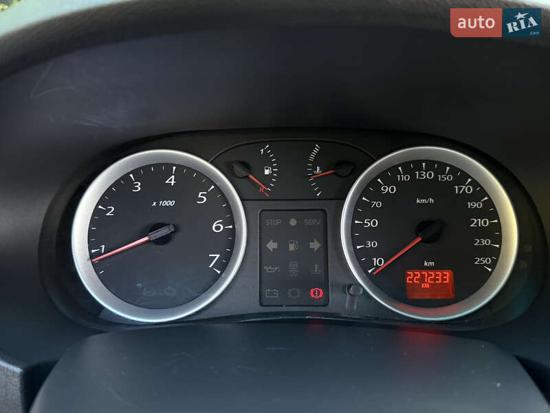 Седан Renault Clio 2012 в Ровно