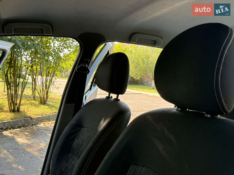 Седан Renault Clio 2012 в Ровно